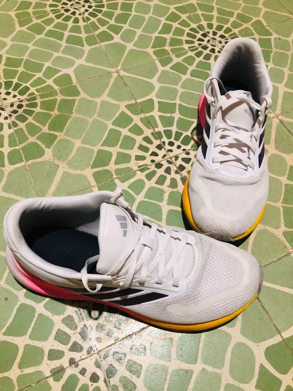 Tênis adidas excelente  - Foto 4