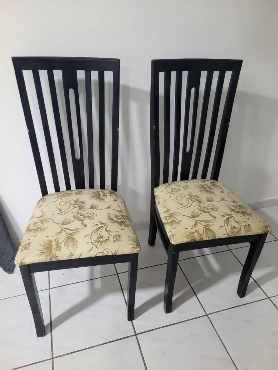 ? 4 Cadeiras de Madeira para Mesa de Jantar - Foto 2