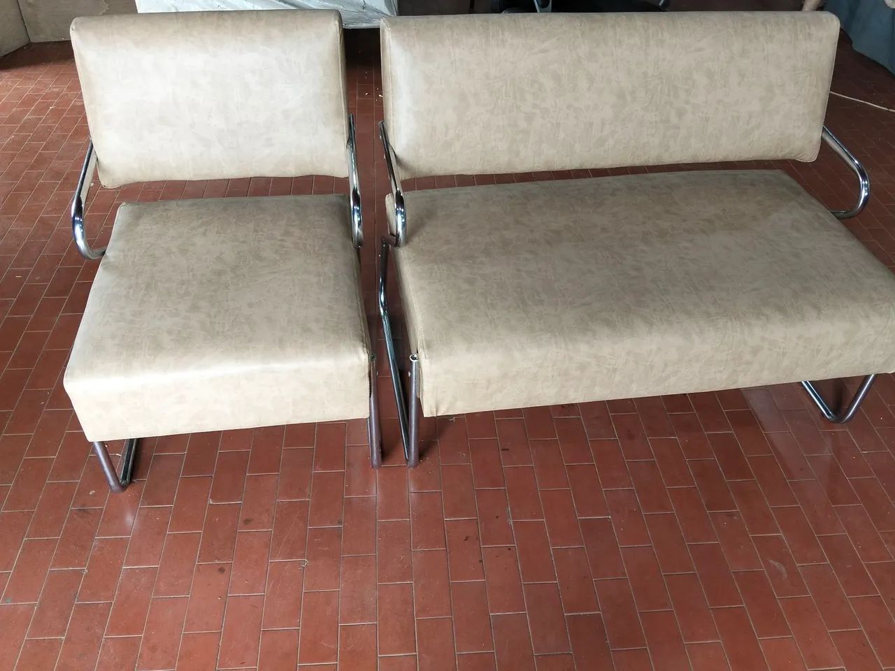 Conjunto sofá 2 lugares com poltrona - Foto 3