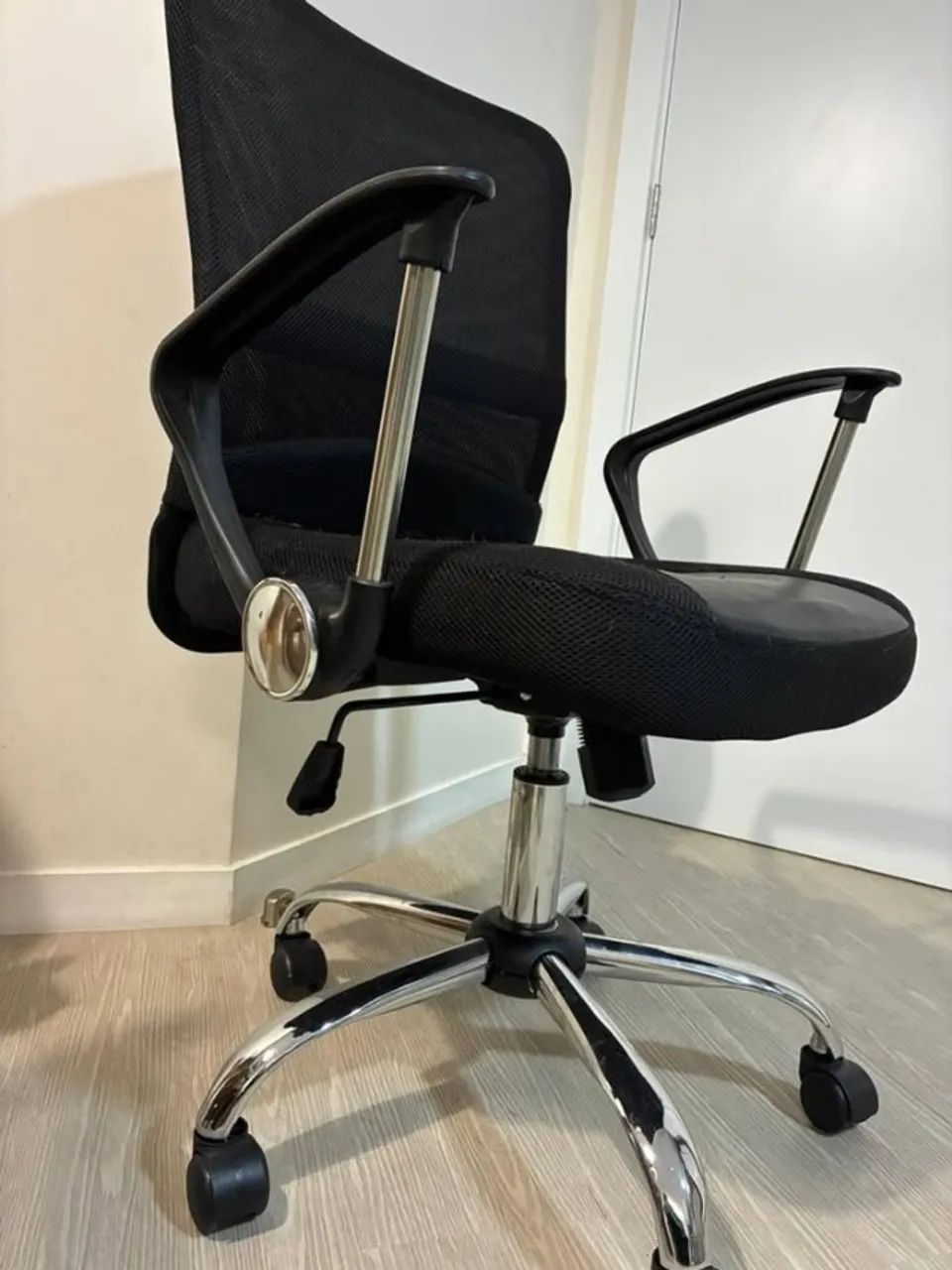 Vende-se Cadeira de Escritório - Foto 2