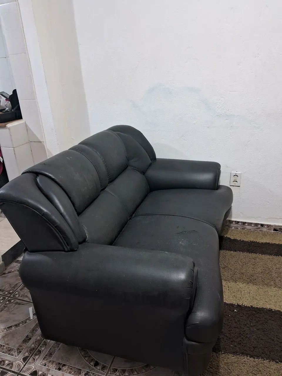 Sofá de couro sintético preto