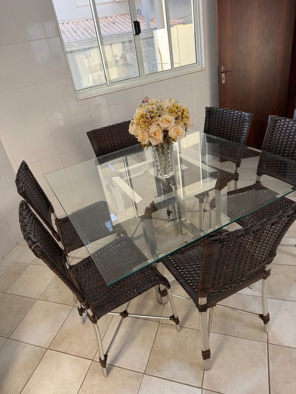 Vendo mesa com 6 cadeiras  - Foto 3