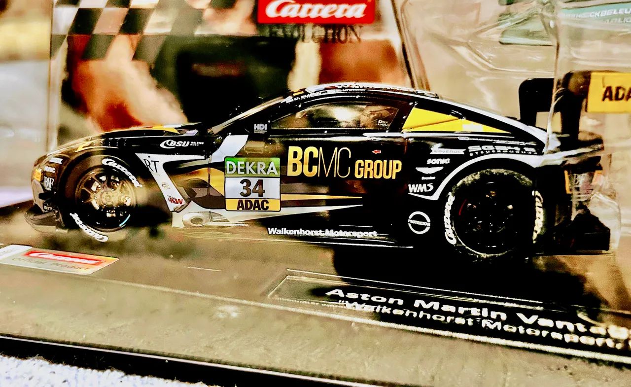  Carrinho Carrrera Aston Martin Evolution - Foto 3
