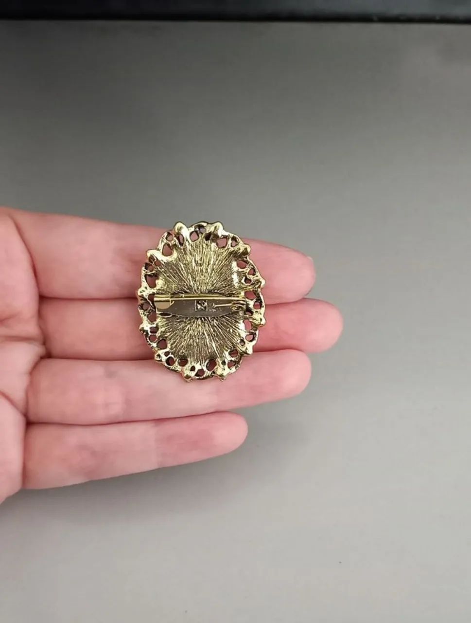 Broche de Camafeu Escuro Detalhe Strass (novo) - Foto 5