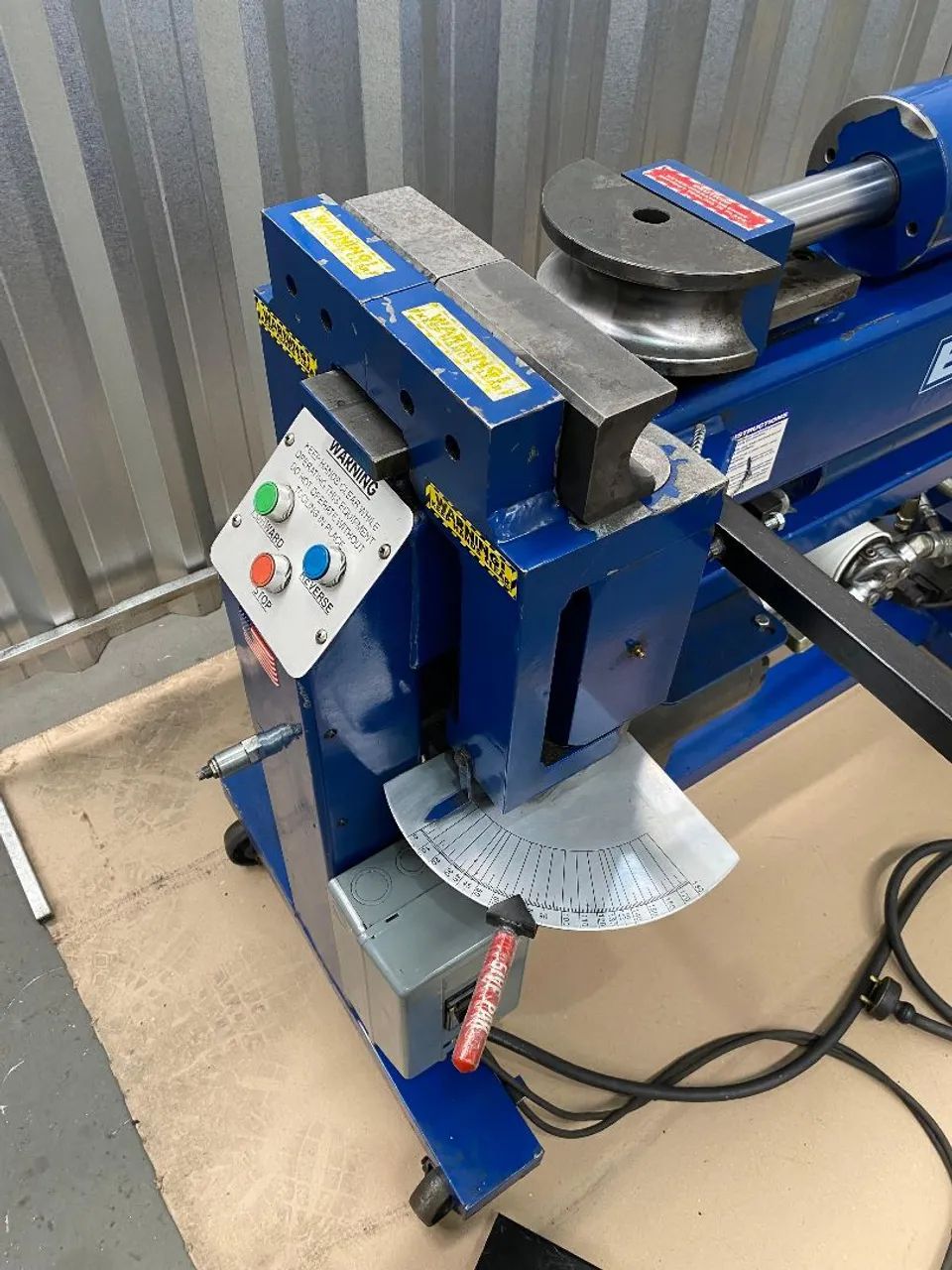 DOBRADEIRA DE TUBOS HIDRÁULICA SEMIAUTOMÁTICA - Foto 5