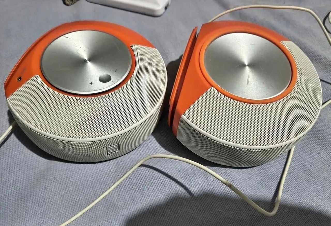 Caixa de som JBL para computador 