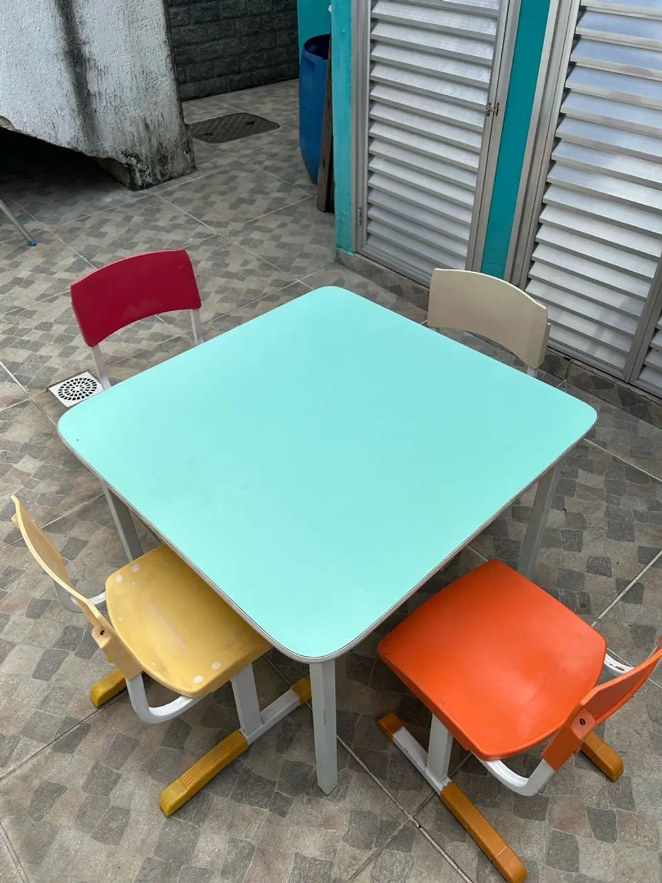 Mesa de 4 cadeiras infantil 