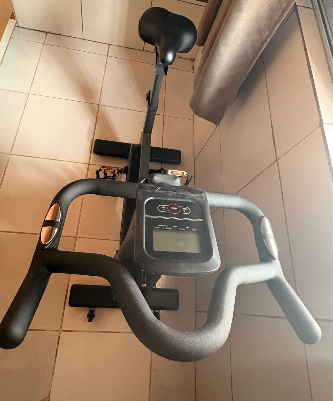 BICICLETA ERGOMÉTRICA ODIN FIT PACE 5000 - PRATICAMENTE NOVA - Foto 5