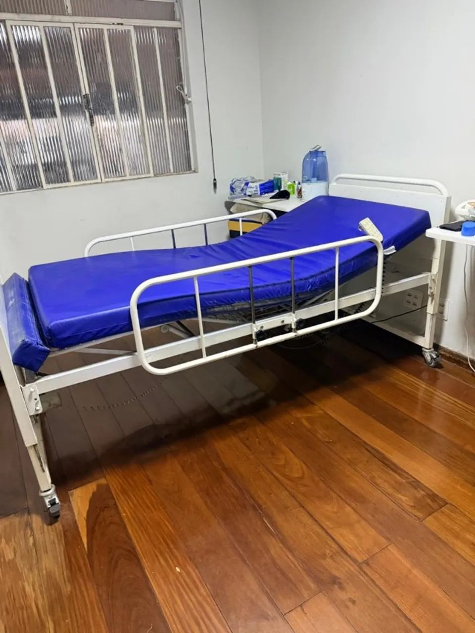 Cama Hospitalar Elétrica, super conservada e pronta para uso - Foto 4