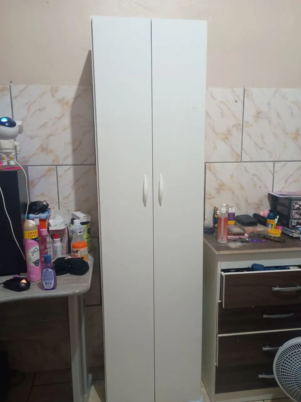 Guarda roupa de solteiro 4 prateleiras