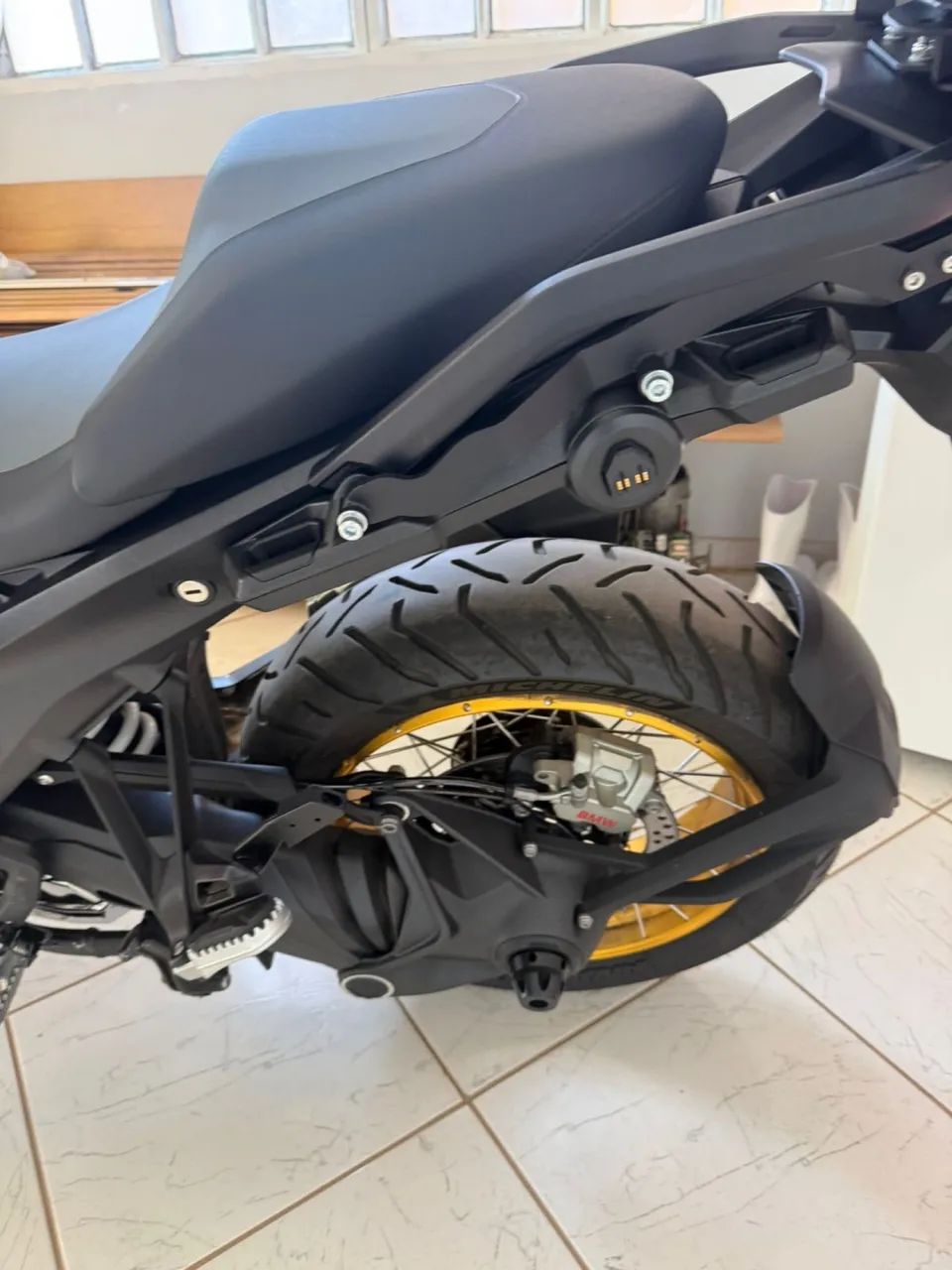 BMW 1300/ Triple black - Foto 3