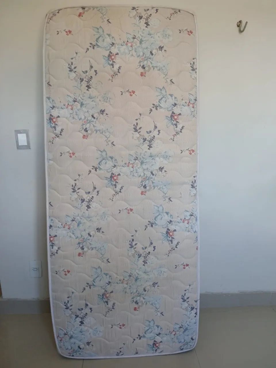 Cama de solteiro em madeira maciça + colchão - Foto 3