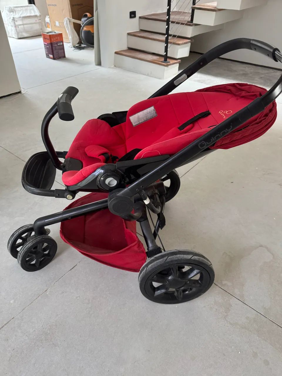 Carrinho de bebê Quinny Mood Vermelho