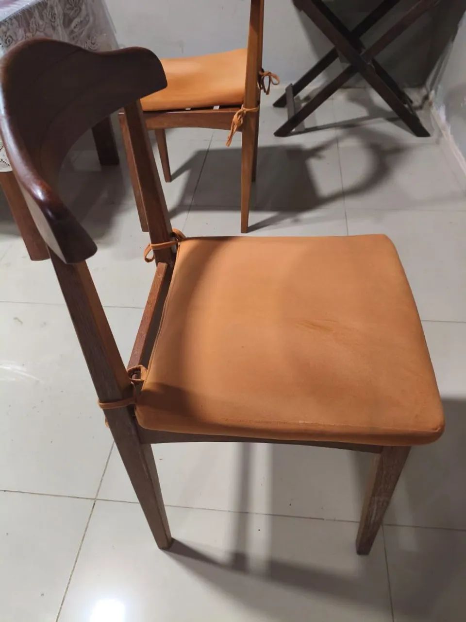 Vendo conjunto de 6 cadeiras em madeiras - Foto 3