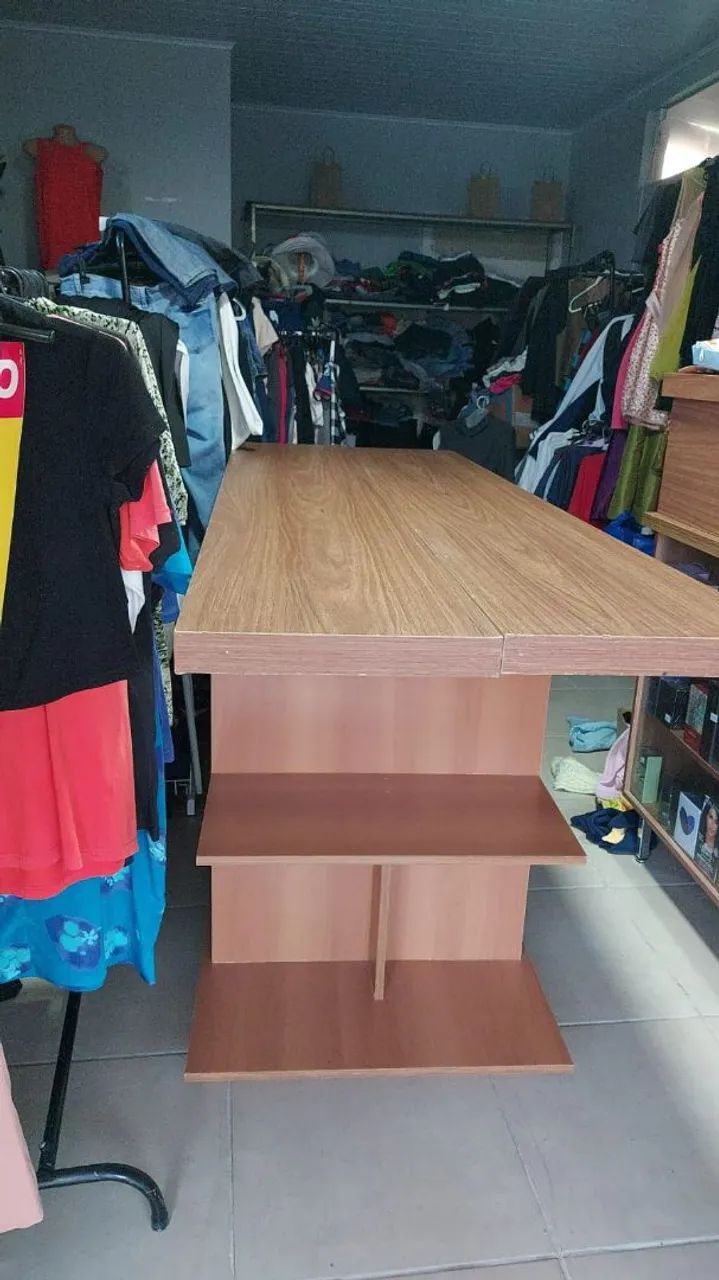Vendo mesa balcão em mdf feito sob medida 