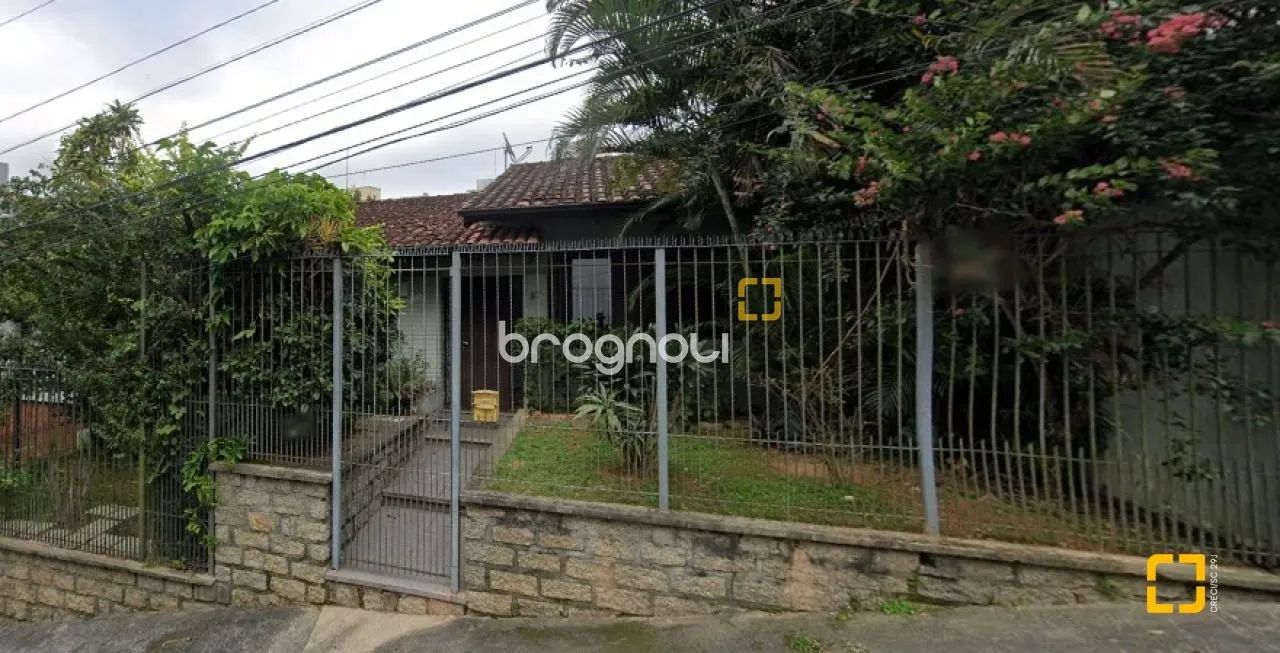 Casa com 5 dormitórios no bairro Carvoeira
