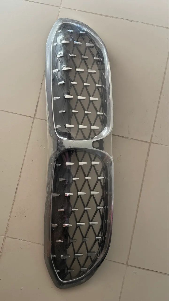 grade frontal (kidney grille) da BMW 320i 2020 em diante. - Foto 3