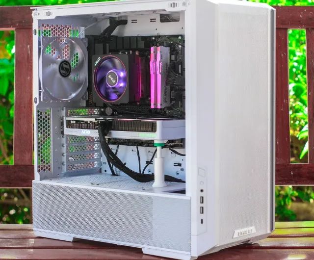 7800X3D - 32GB - RTX 5060Ti - Foto 2