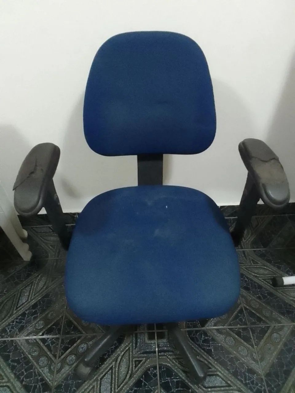 Cadeira de Escritório com Rodinhas. 
