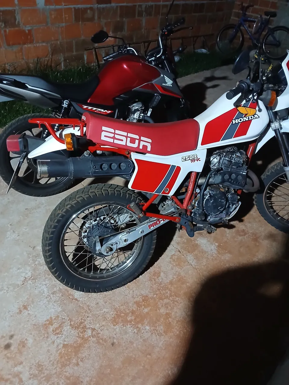 Motos Honda XLX 1985 no Brasil