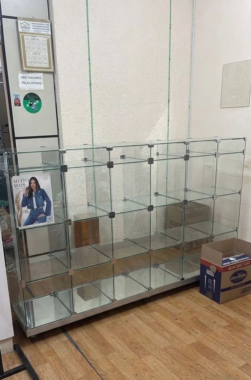 Vitrine Modulada com Rodinhas