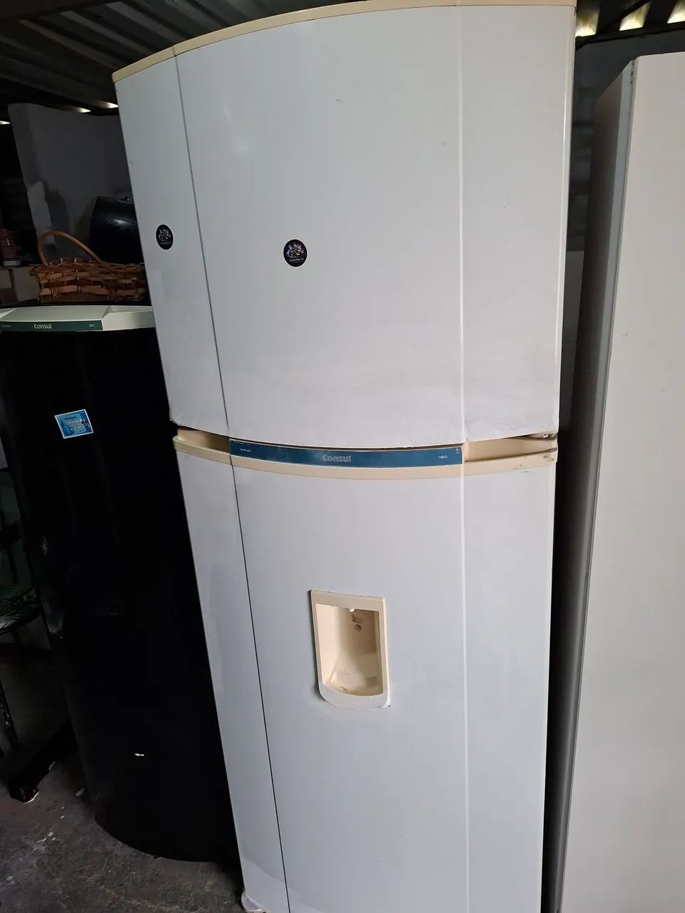 Vendo geladeira funcionando entrega gratis  - Foto 2