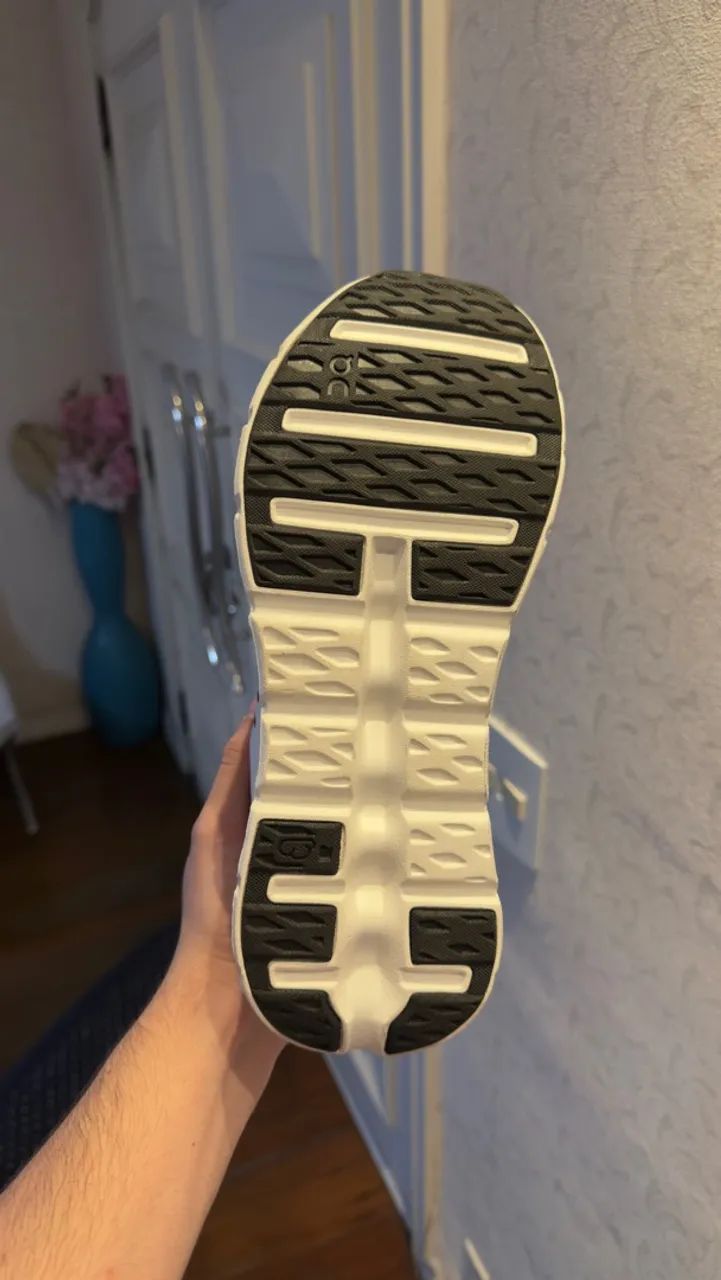 Tenis On Cloudfit Original Preto e Branco - Foto 4