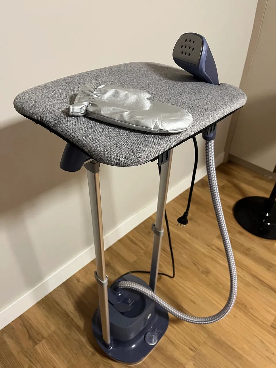 Vaporizador de Roupas Electrolux - Pouquíssimo Usado, Estado de Novo - Foto 2