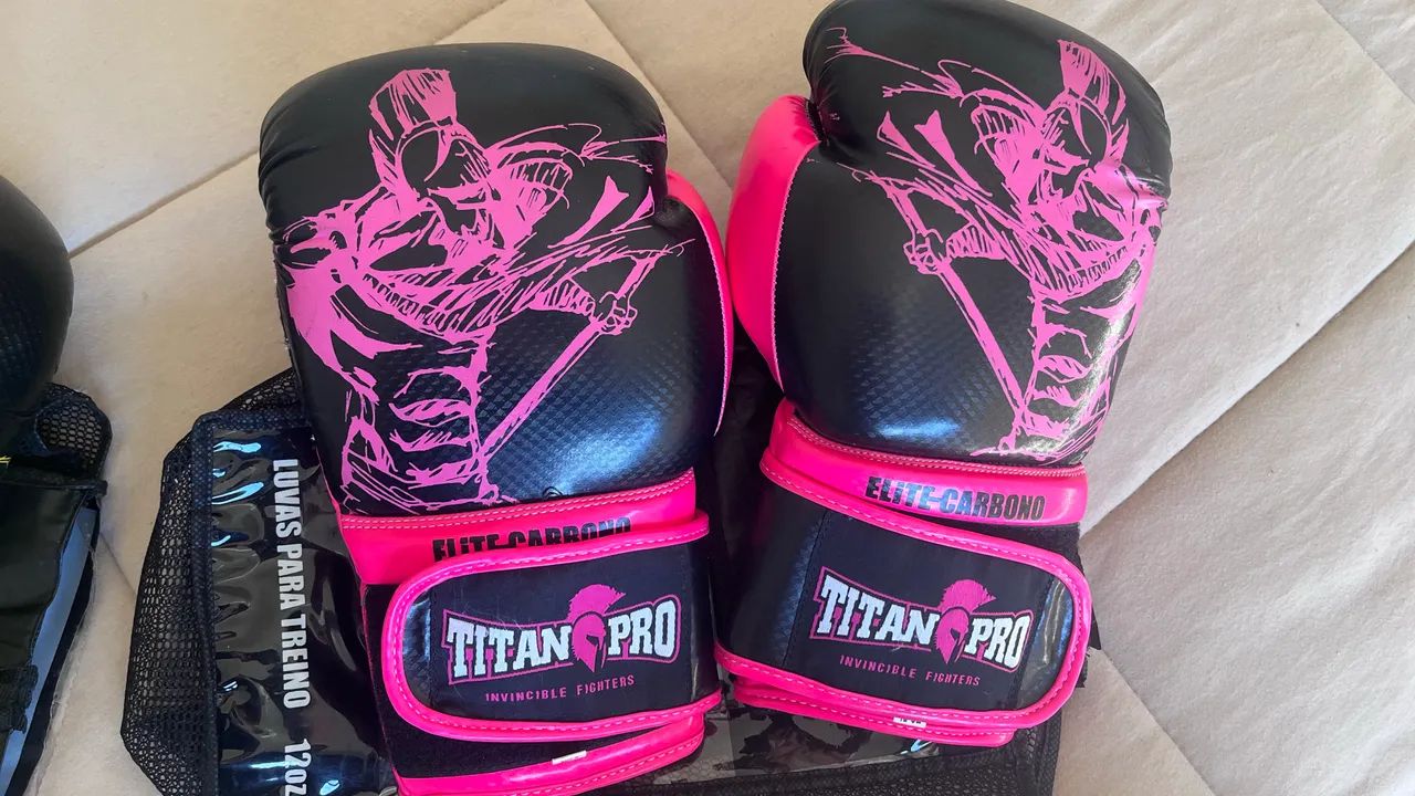 Luva de Boxe Titan Pro Elite Carbono 12oz - Rosa e preto- Estado de Nova