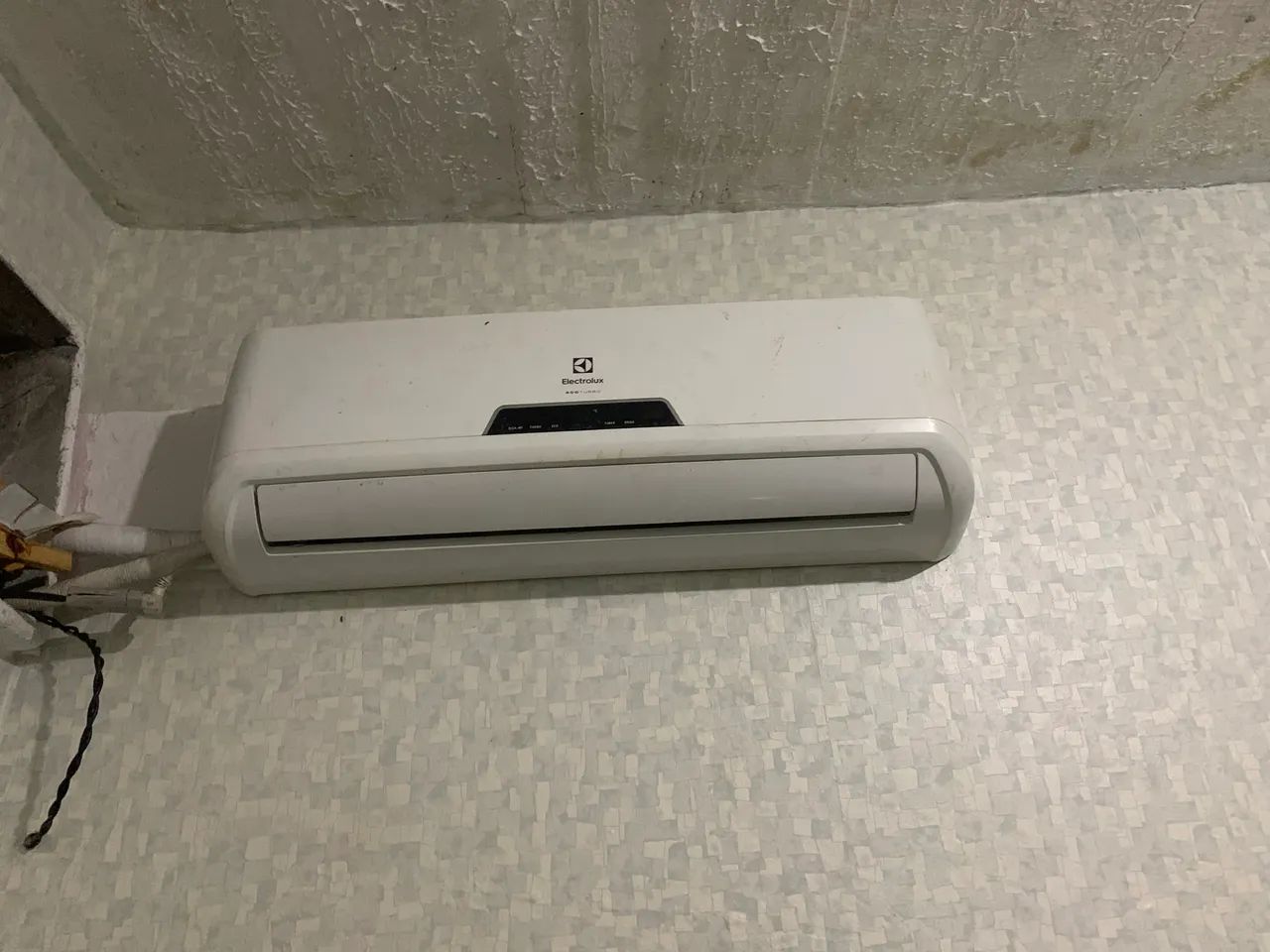 Ar condicionado split Eletrolux 9000btu com defeito 