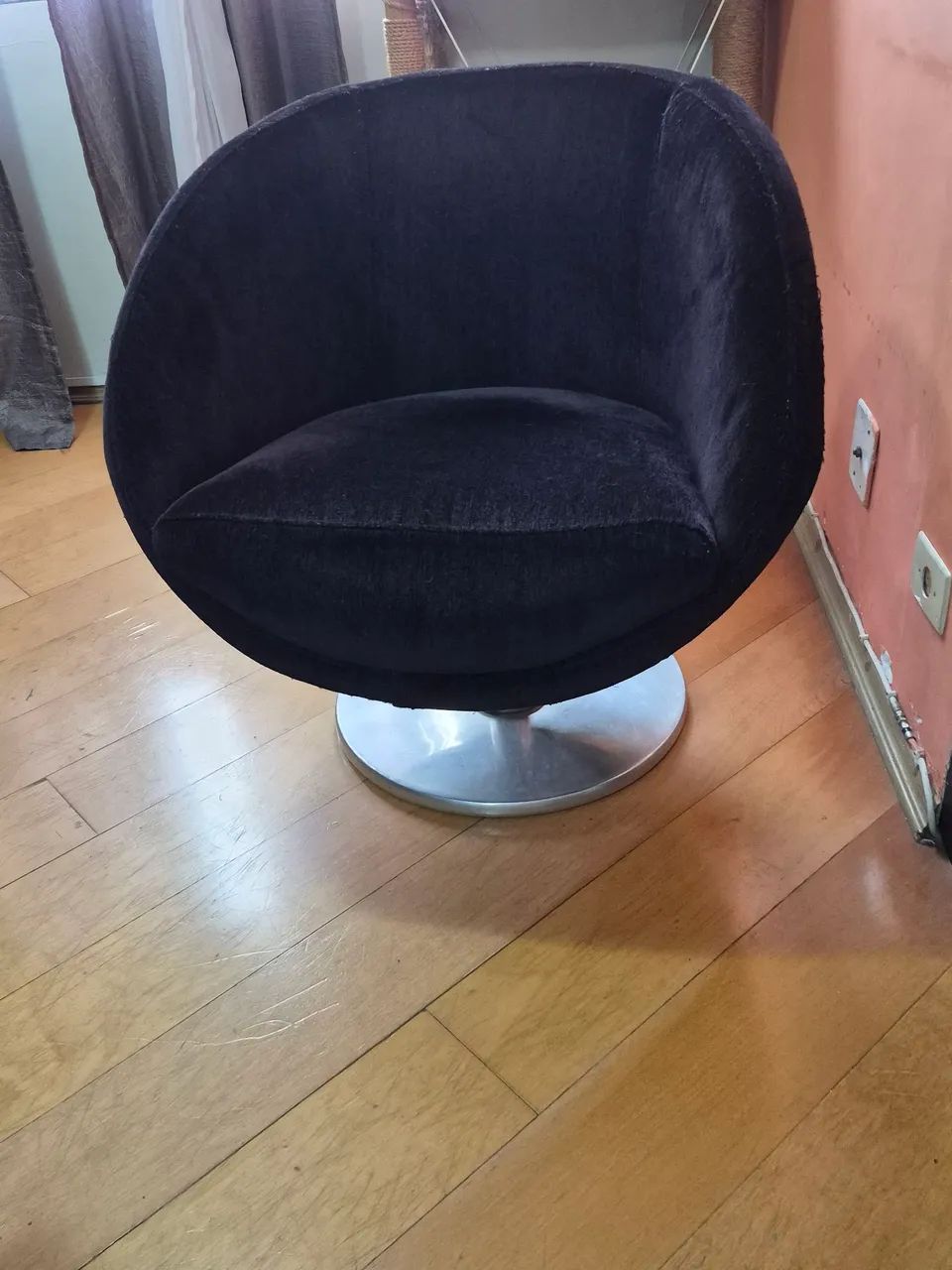 Venda de oportunidade. Vendo poltrona giratória estofada e altamente confortável  - Foto 2