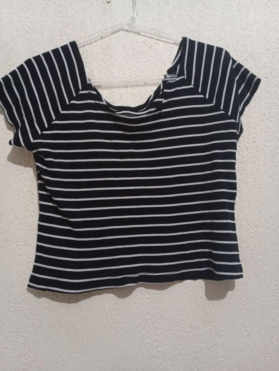 Blusa cropped listrada 