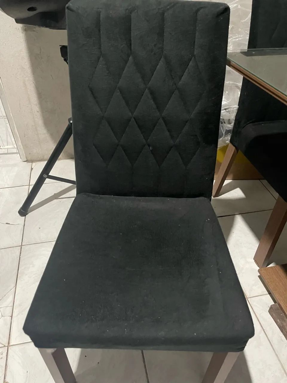 Mesa de jantar com 4 cadeiras - tampo de vidro preto - Foto 3
