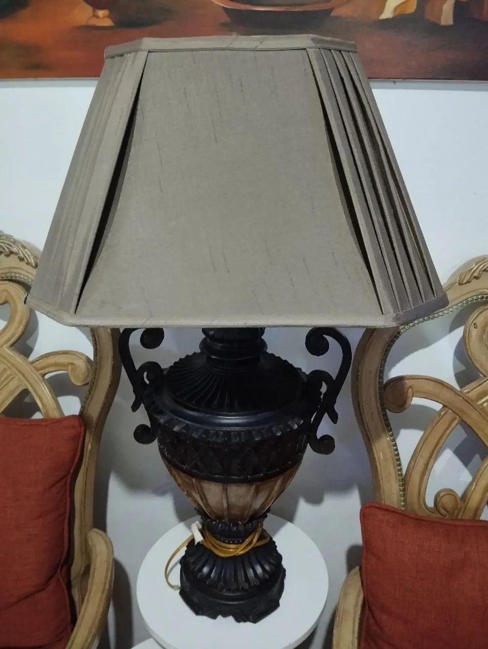 Vendo 2 abajures de sala estilo antigo