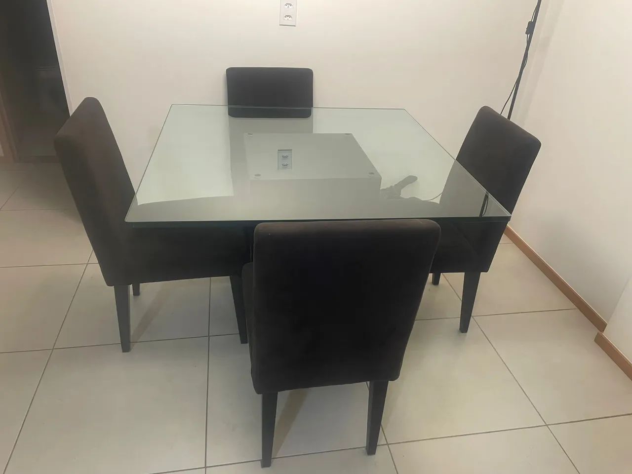 Mesa tampo de Vidro 1 x 1 c 4 cadeiras - Foto 3