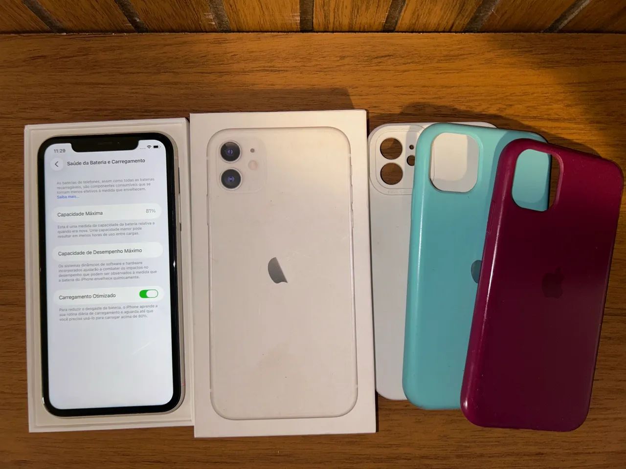iPhone 11 - 64GB - Com caixa e cases