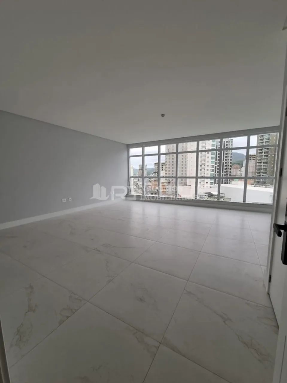 SALA COMERCIAL PARA VENDA EM MEIA PRAIA - Foto 3