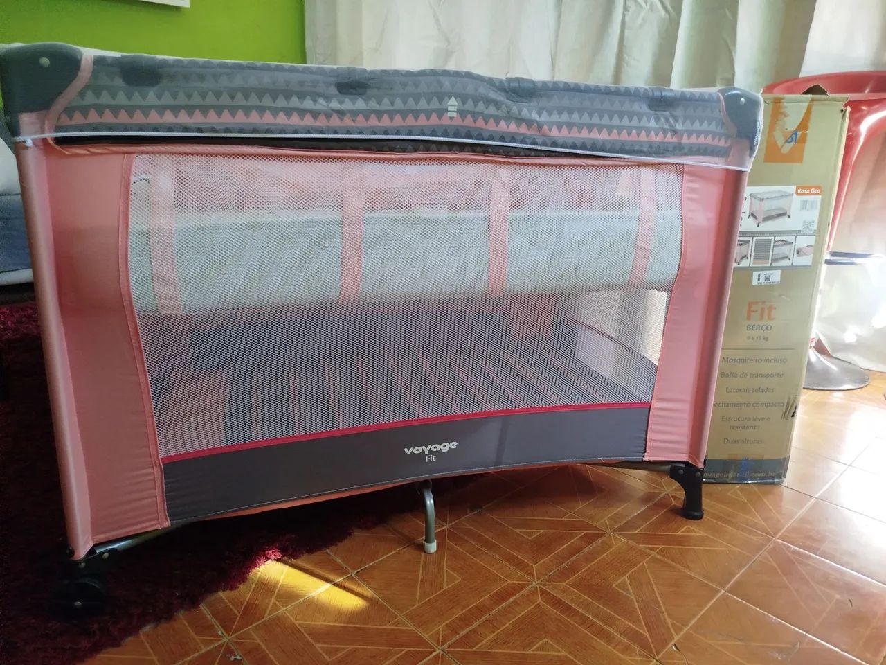 Berço cercado NOVO zero na caixa da marca Voyage. - Foto 2