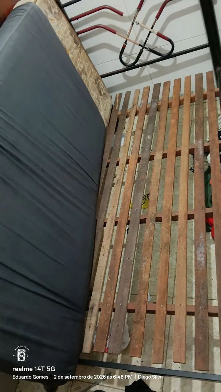 Cama de solteiro tubular com lastro de madeira de qualidade acompanha colchão com capa - Foto 2