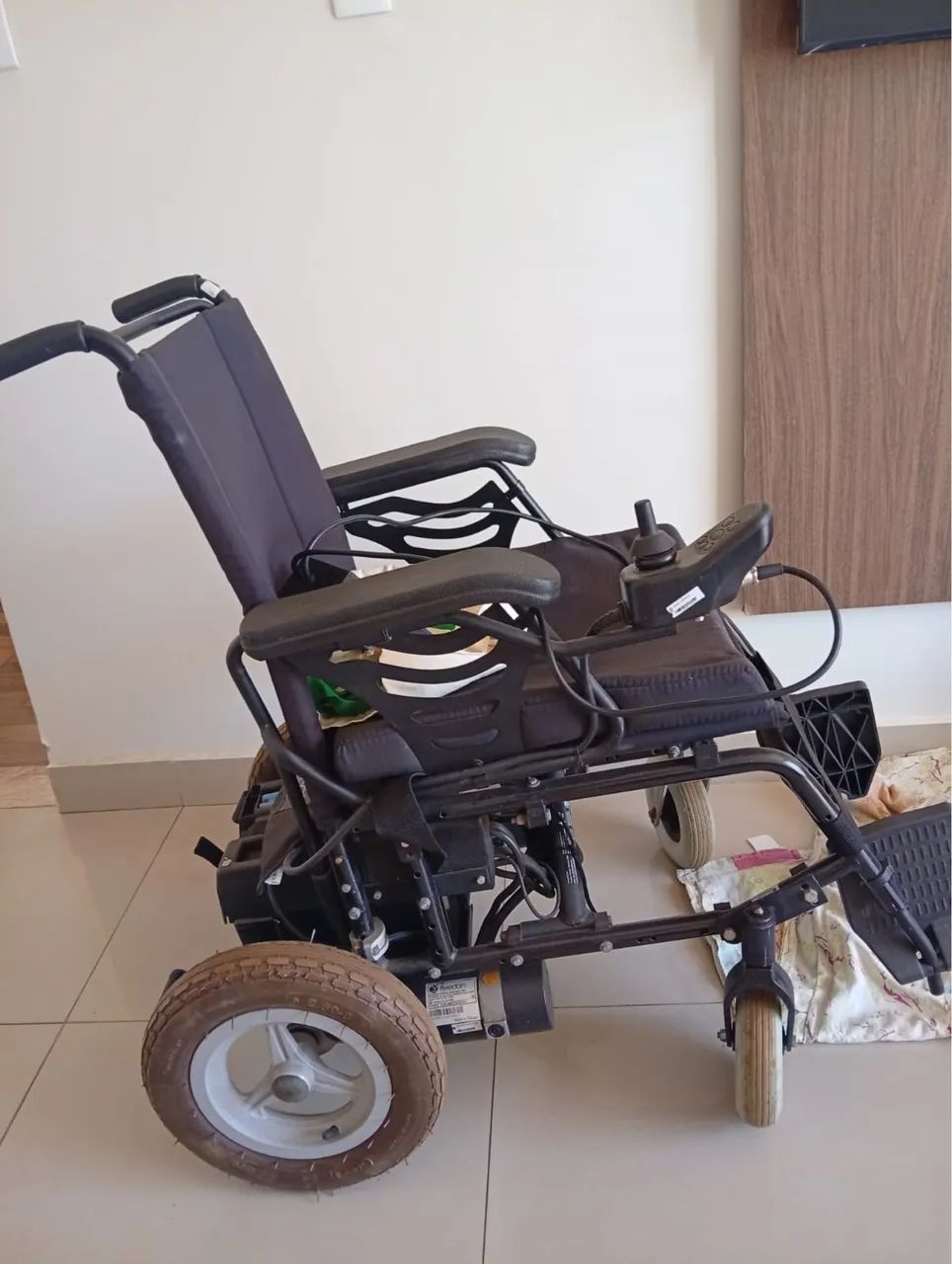 Cadeira de rodas motorizada 