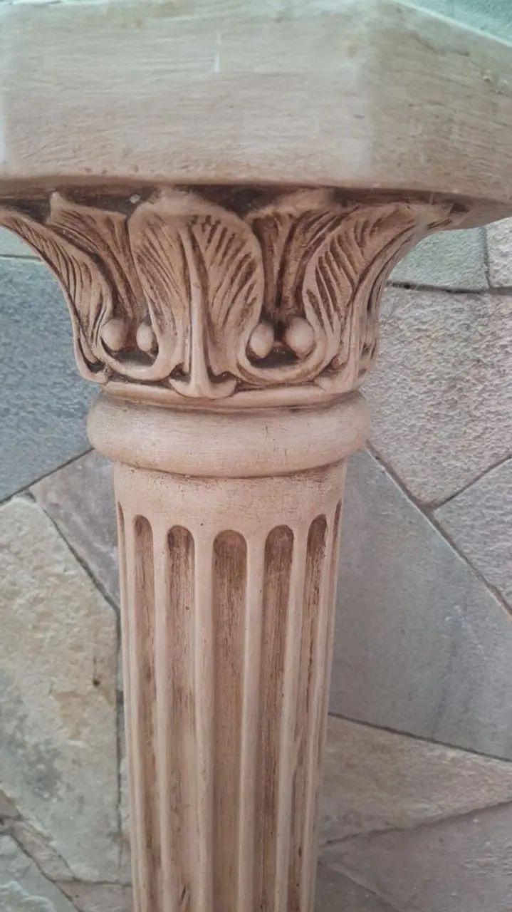 Aparador de vidro e colunas de gesso - Foto 2