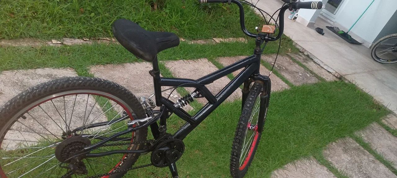 Vendo uma bicicleta 