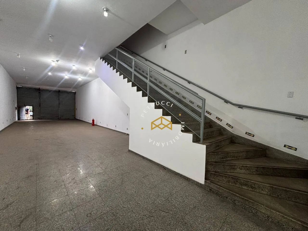 PRÉDIO COMERCIAL PARA LOCAÇÃO NO CENTRO COM ALTO FLUXO E EXCELENTE VISIBILIDADE - Foto 2