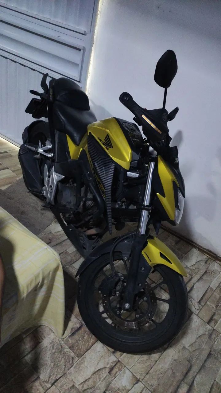 CB 300f 2024/25 ABS moto muito nova e conservada 