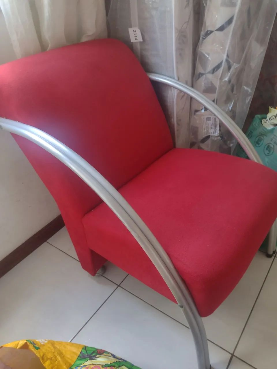 Poltrona vermelha muito linda! - Foto 2