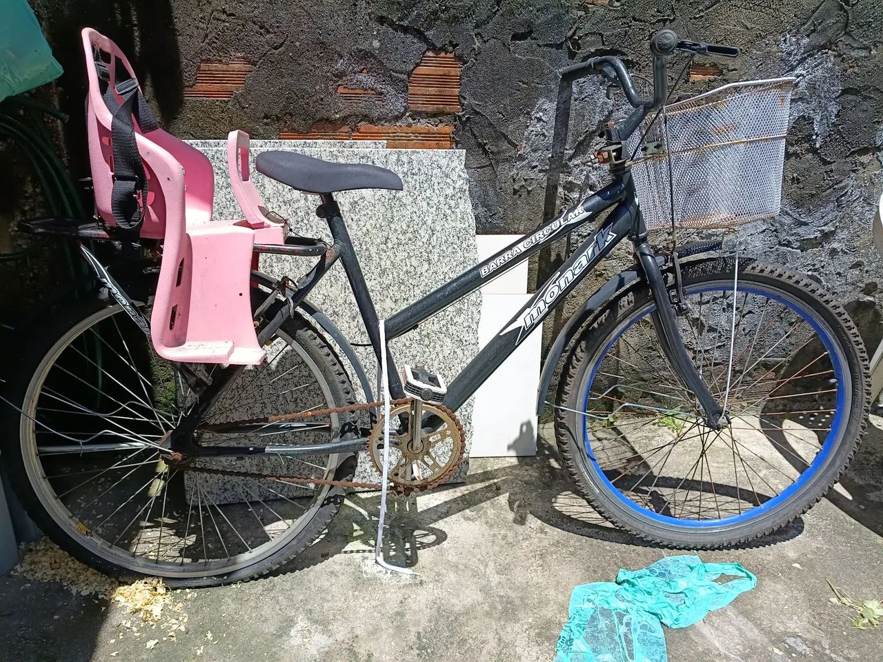 Bicicleta com caseira de criança 