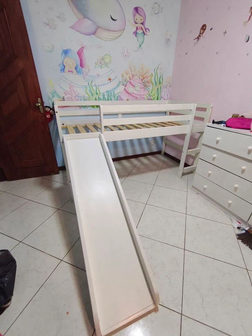 Cama infantil escorrega 