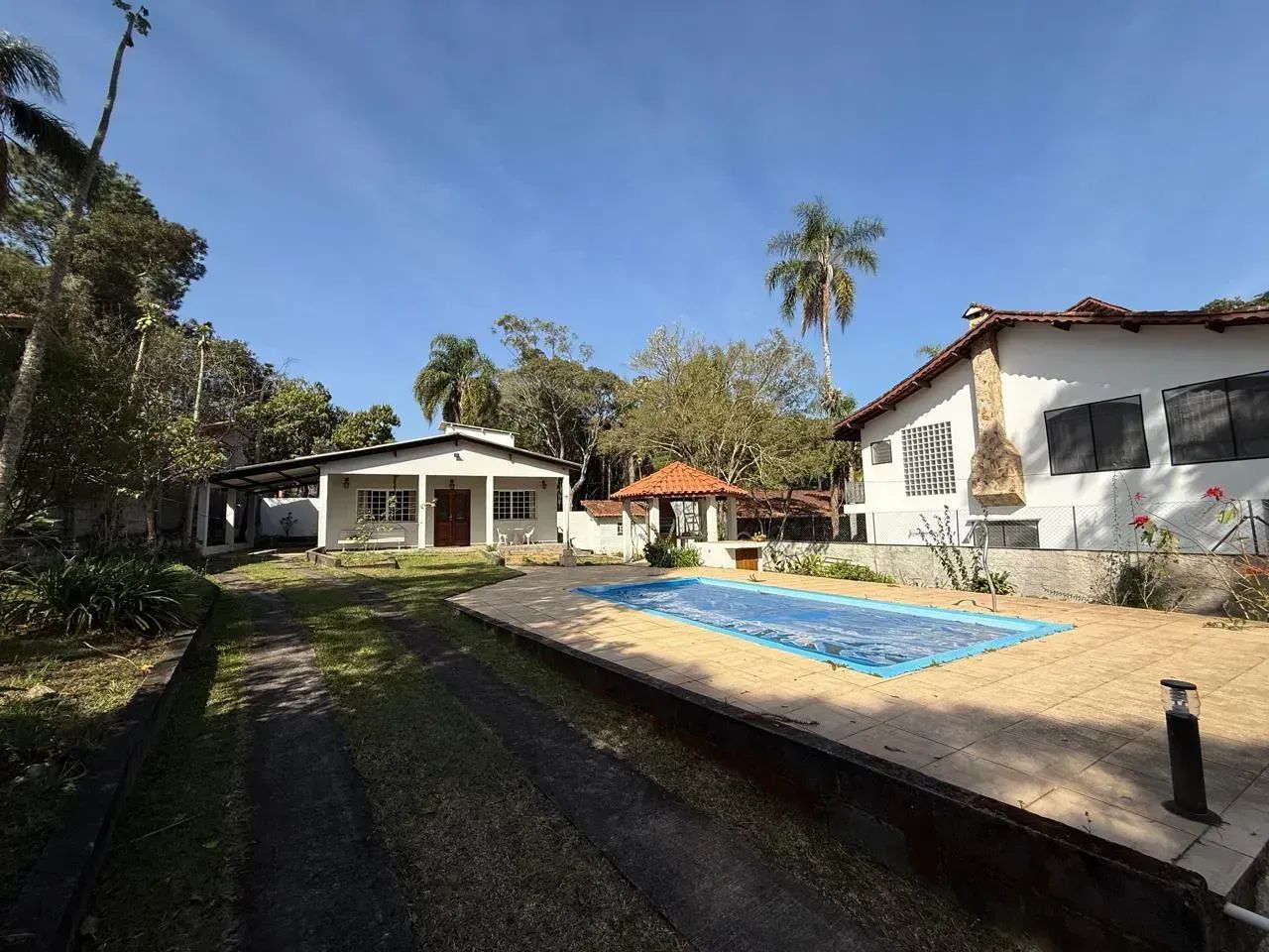 Linda chácara em condomínio antes do centro de Ibiúna/SP