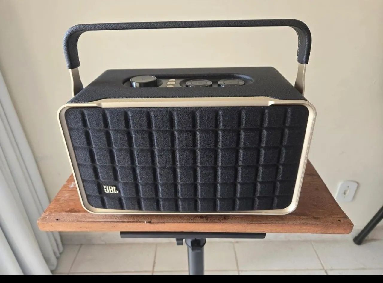 JBL Authentics 300
