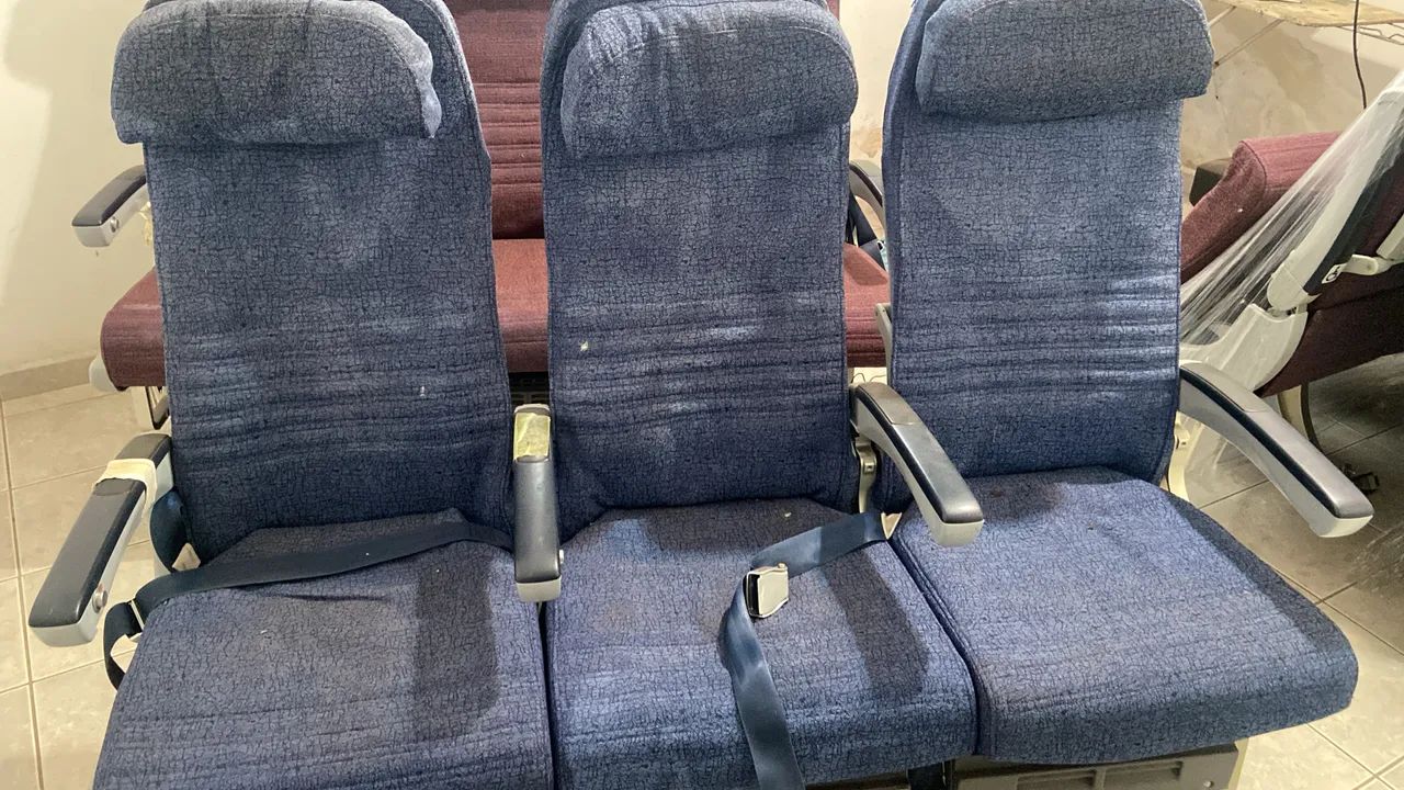 VENDO 4 JOGOS DE ASSENTOS DA AERONAVE B767 CLASSE ECONÓMICA  - Foto 3